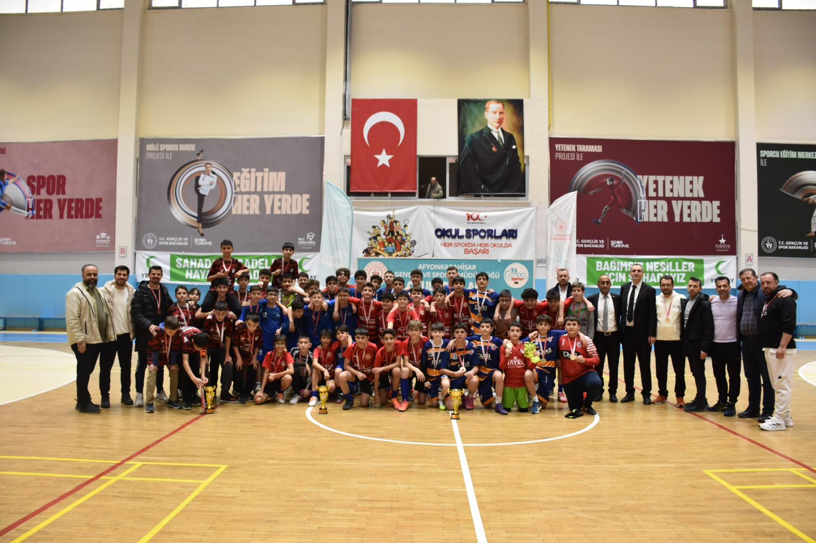 Yıldız Erkekler Futsal Müsabakalarında Kocatepe Ortaokulu birinci, Neriman-İbrahim Küçükkurt Ortaokulu