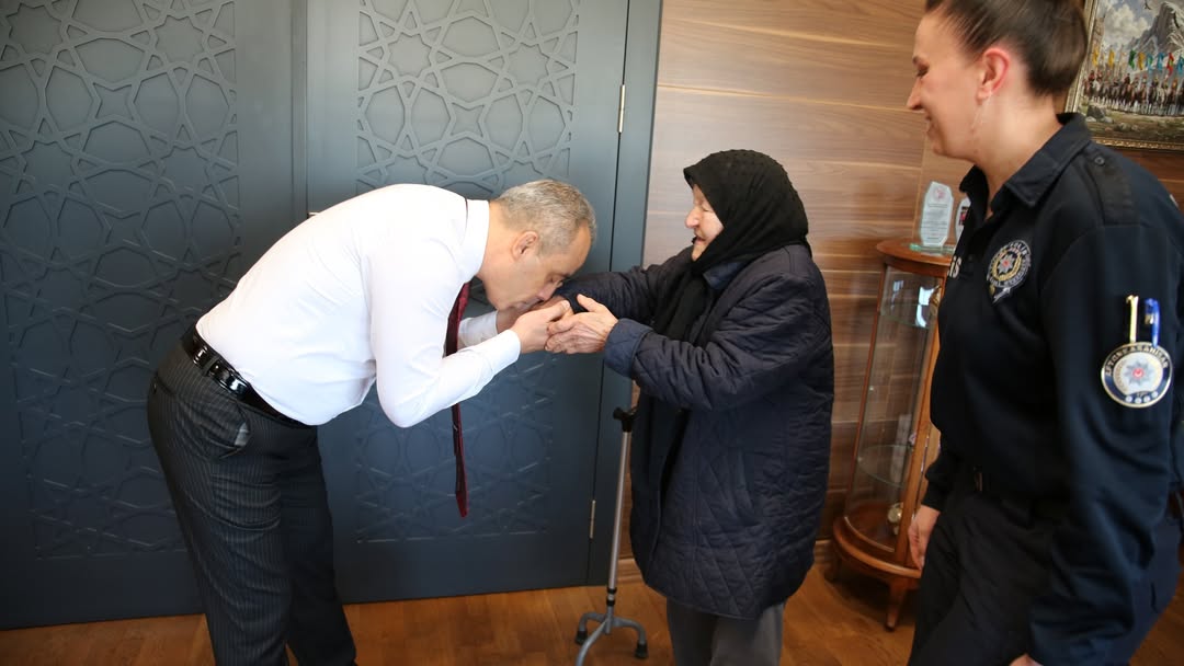 Afyonkarahisar İl Emniyet Müdürlüğü, güvenliğin yanı sıra gönül köprüleri kuran