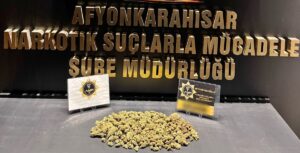 Afyonkarahisar İl Emniyet Müdürlüğü ekipleri, sokak satıcılarına yönelik yürüttüğü kararlı