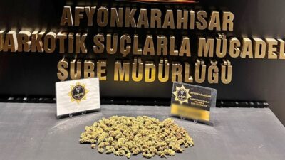 Afyonkarahisar İl Emniyet Müdürlüğü ekipleri, sokak satıcılarına yönelik yürüttüğü kararlı