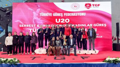 Ankara’da düzenlenen U20 Türkiye Güreş Şampiyonası’nda mücadele eden Taşoluk Belediye
