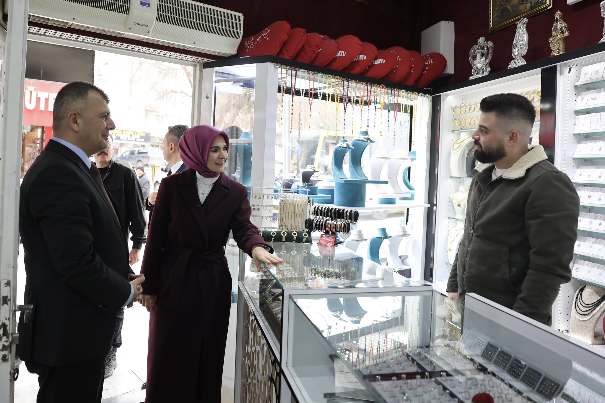 Aile ve Sosyal Hizmetler Bakanı Mahinur Özdemir Göktaş, memleketi Afyonkarahisar’ın