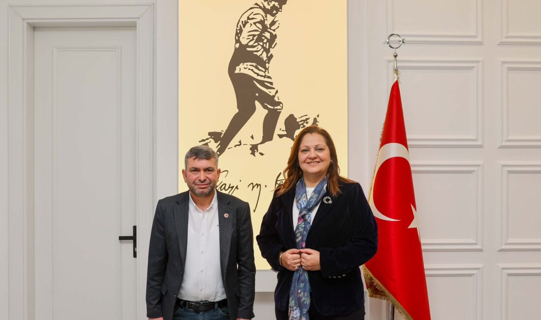 Afyonkarahisar Belediye Başkanı Burcu Köksal, kentin farklı mahallelerinden gelen muhtarlarla