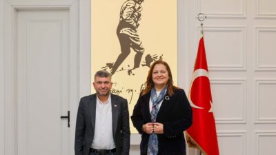 Afyonkarahisar Belediye Başkanı Burcu Köksal, kentin farklı mahallelerinden gelen muhtarlarla