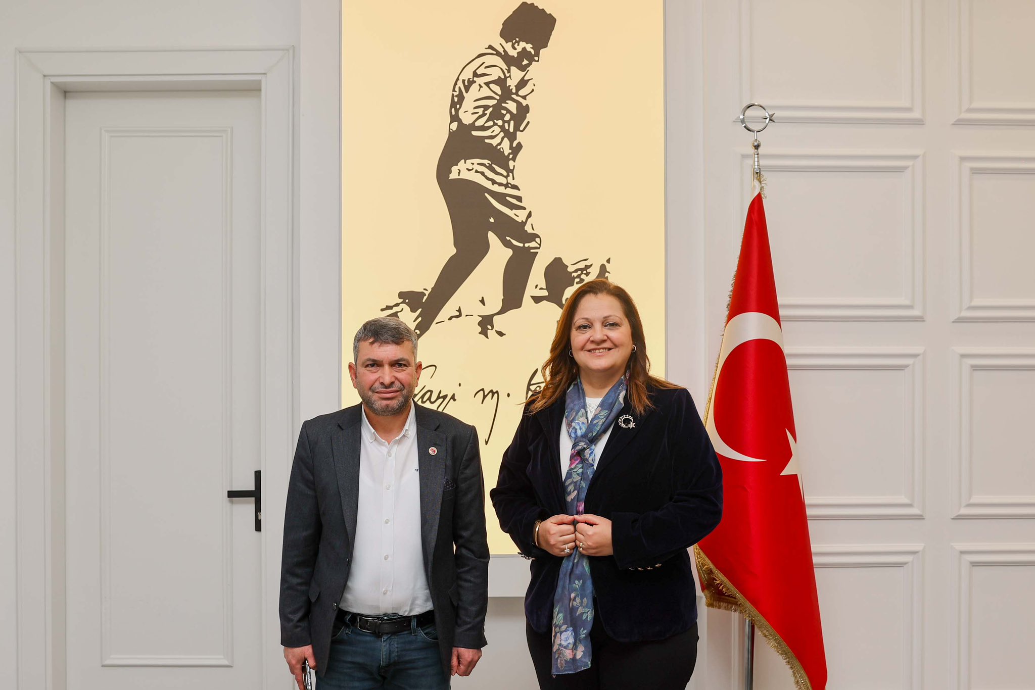 Afyonkarahisar Belediye Başkanı Burcu Köksal, kentin farklı mahallelerinden gelen muhtarlarla