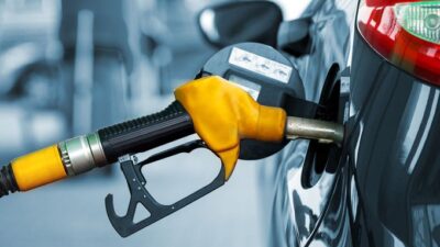 Küresel petrol fiyatlarındaki dalgalanma ve döviz kurundaki hareketlilik, akaryakıt fiyatlarına