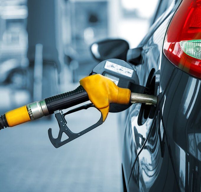 Küresel petrol fiyatlarındaki dalgalanma ve döviz kurundaki hareketlilik, akaryakıt fiyatlarına