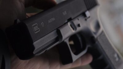 İstanbul Güngören’de, babasını uykusunda vurarak öldüren ve olayı annesiyle birlikte