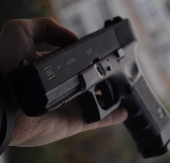 İstanbul Güngören’de, babasını uykusunda vurarak öldüren ve olayı annesiyle birlikte