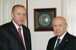 Devlet Bahçeli, Cumhurbaşkanı Erdoğan’ın doğum gününü 72 gül ve özel