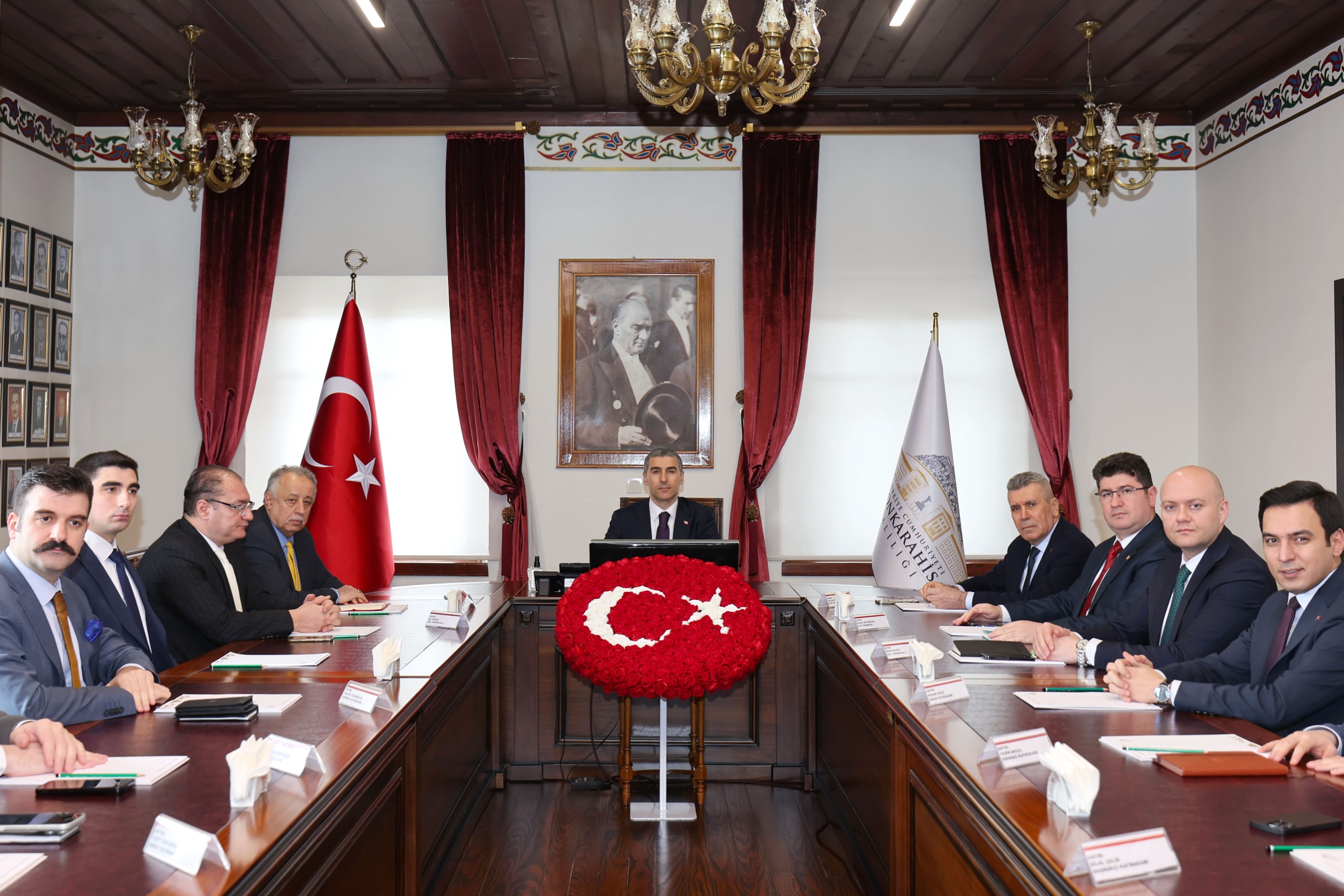Afyonkarahisar’ın yeni Valisi Dr. Naci Aktaş, göreve başlama töreninin hemen
