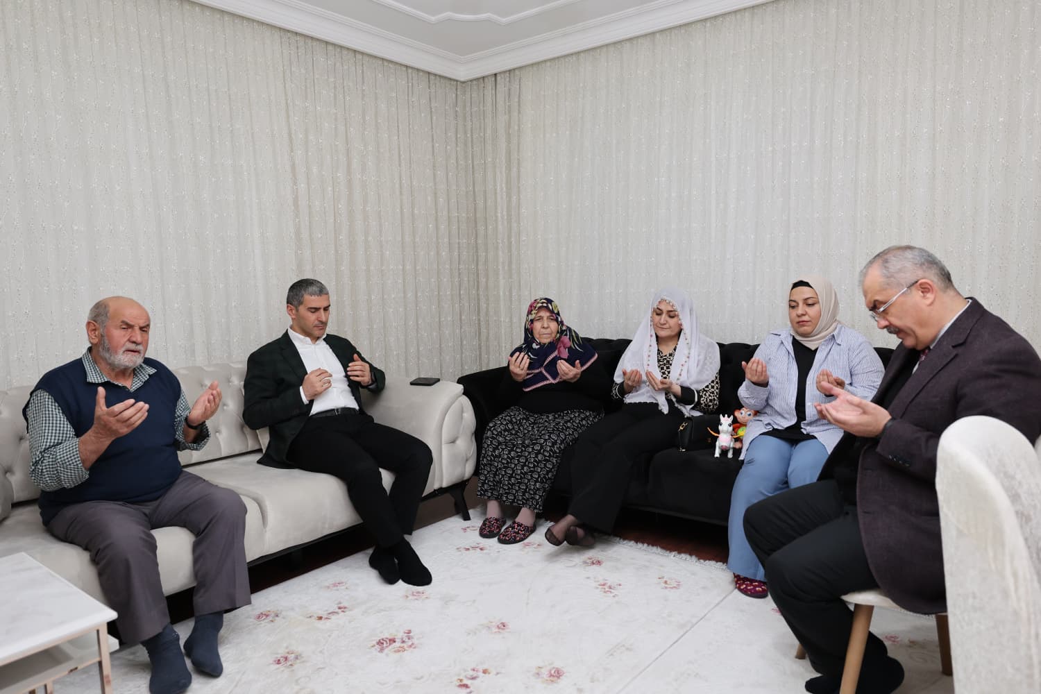 Afyonkarahisar Valisi Dr. Naci Aktaş, göreve başlamasının ardından gerçekleştirdiği ilk