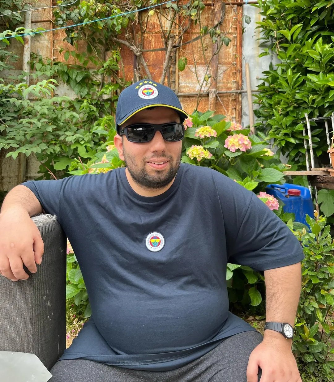 Sosyal medyada "Kadıköy Boğası" lakabıyla tanınan Mustafa Başaran’ın yıllardır "nişanlım"