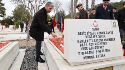 Afyonkarahisar Valisi Dr. Naci Aktaş, Hava Şehitliği’ni ziyaret ederek şehit