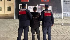 Afyonkarahisar İl Jandarma Komutanlığı ekipleri, aranan şahısların yakalanmasına yönelik yürüttüğü