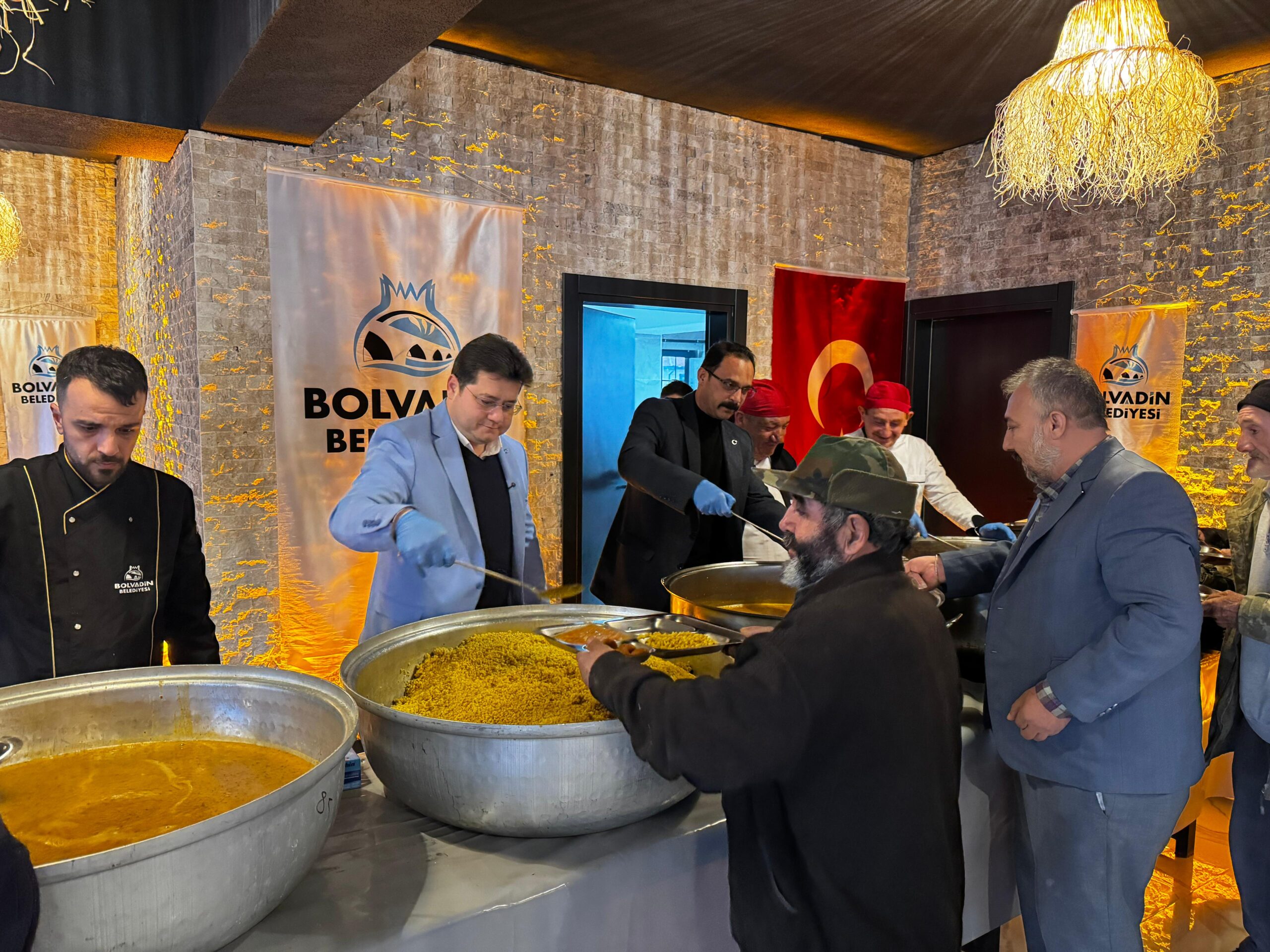 Ramazan ayının manevi atmosferinde düzenlenen “Gönül Sofrası” programında Bolvadinliler aynı