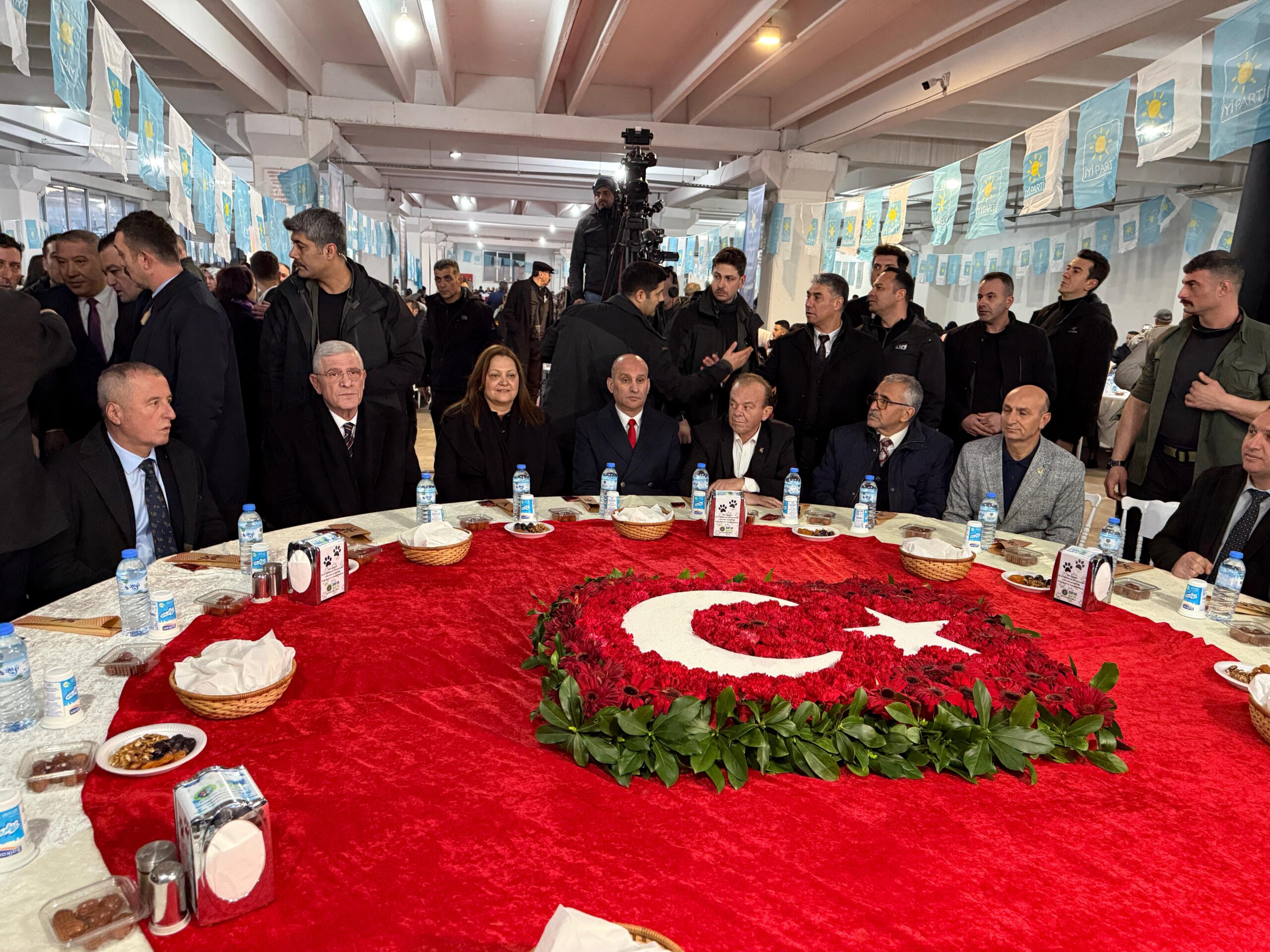 İyi Parti Genel Başkanı Müsavat Dervişoğlu, Afyonkarahisar’da düzenlenen iftar programına