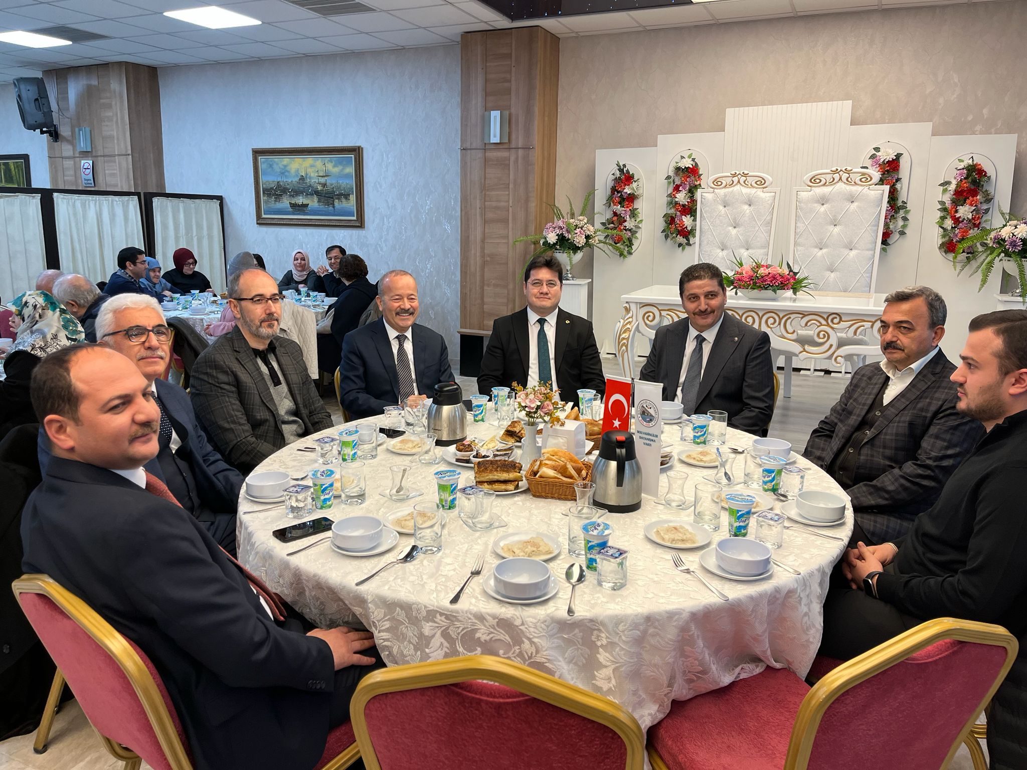 Bolvadinliler Dayanışma ve Yardımlaşma Derneği (BOL-DAV) tarafından Ankara’da düzenlenen iftar