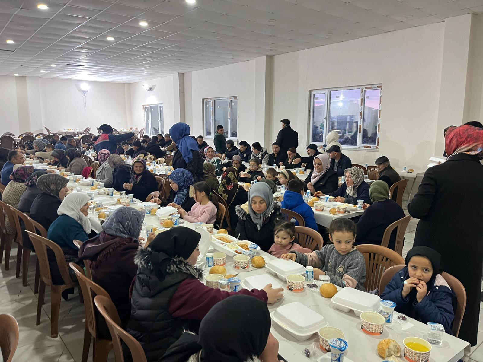 İhsaniye Belediye Başkanı Emine Gökçe öncülüğünde, Beyköy’de yaklaşık 1000 kişinin