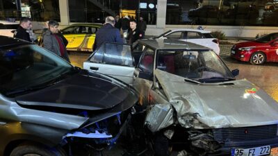 Afyonkarahisar’da iki otomobilin çarpışması sonucu yaşanan trafik kazasına 1 kişi