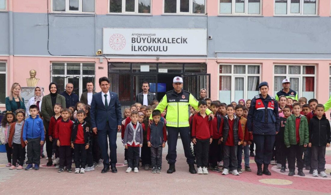 Afyonkarahisar İl Jandarma Komutanlığı, trafik bilincinin erken yaşlarda kazandırılması amacıyla
