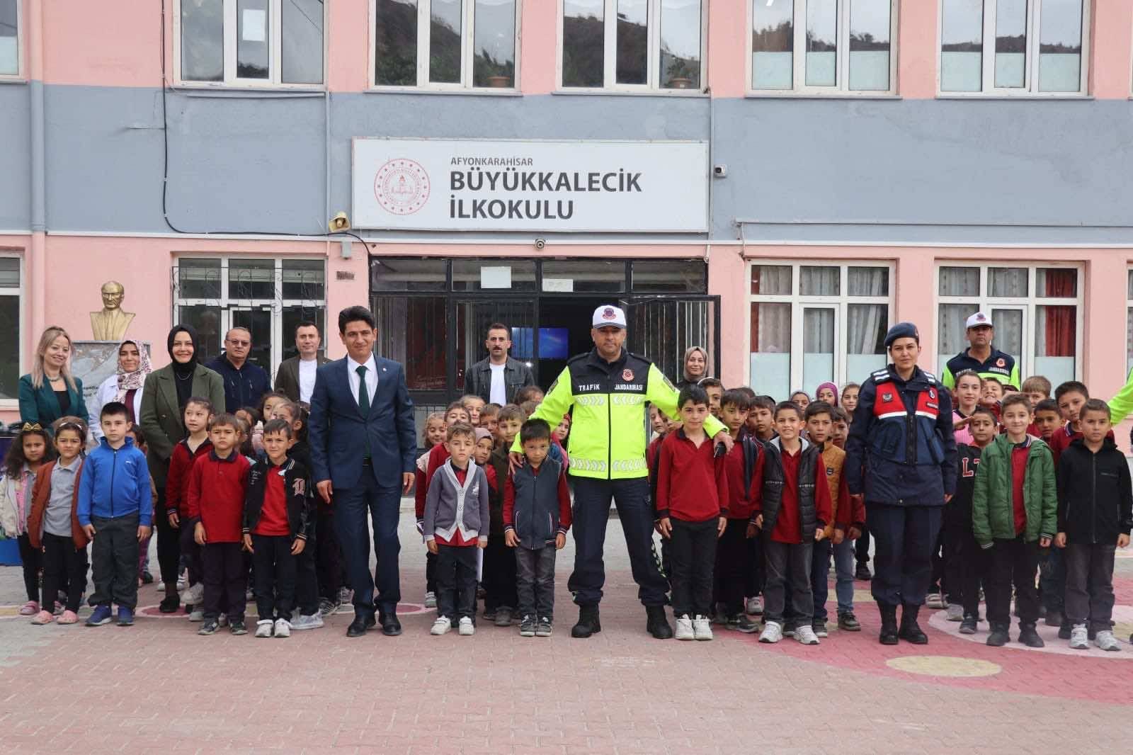 Afyonkarahisar İl Jandarma Komutanlığı, trafik bilincinin erken yaşlarda kazandırılması amacıyla