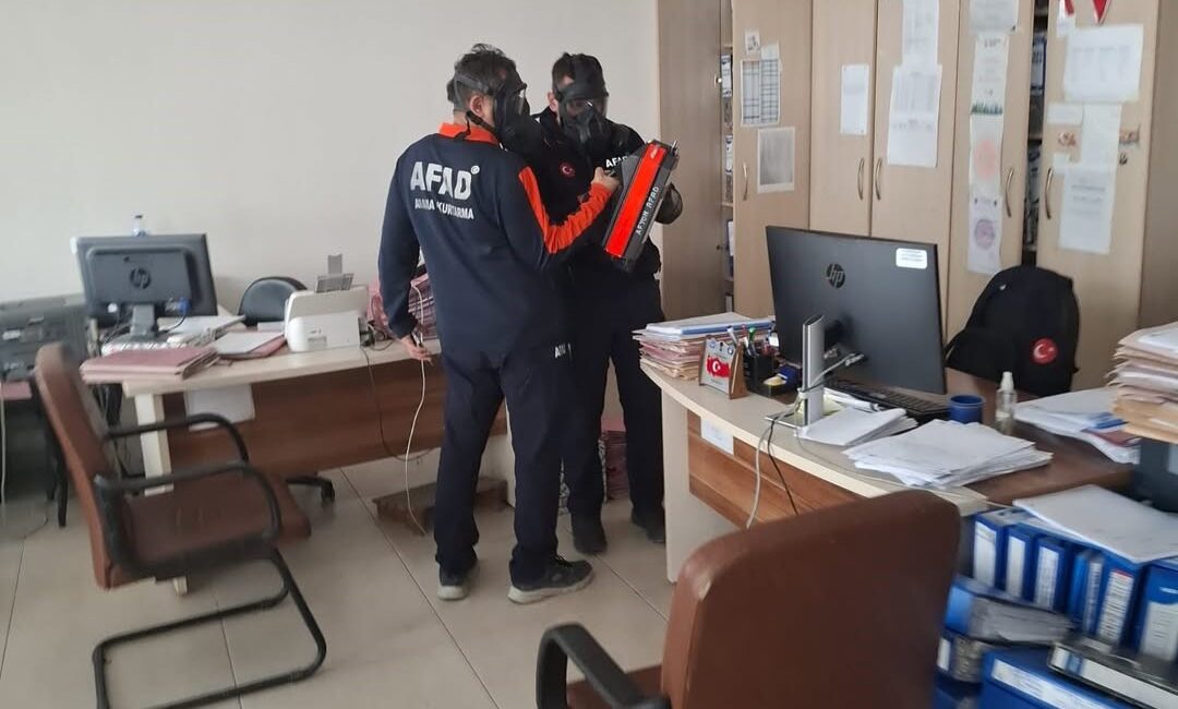 Muğla'nın Köyceğiz ilçesinde depo denetimi sırasında kimyasal gaza maruz kalan