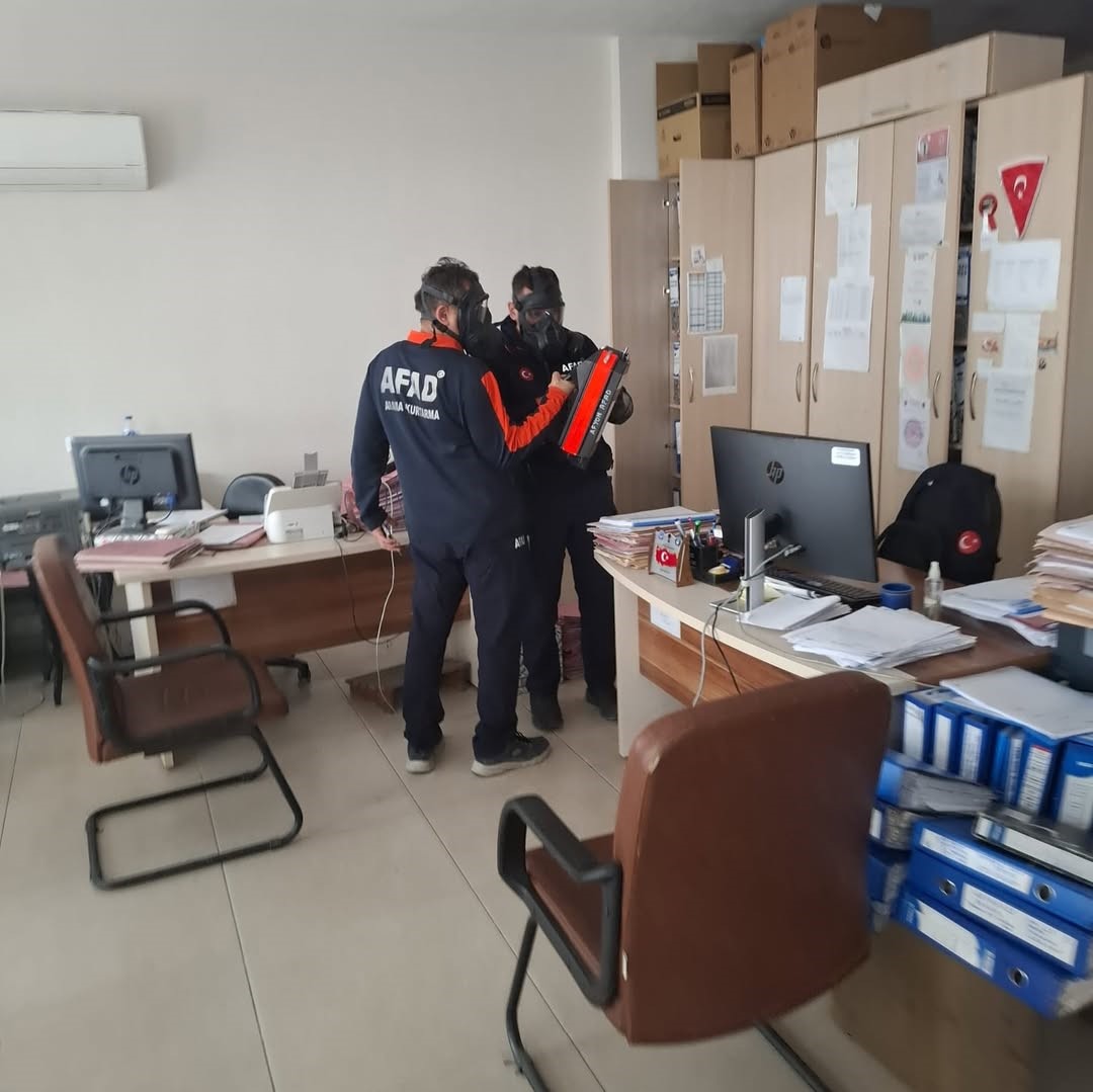 Muğla'nın Köyceğiz ilçesinde depo denetimi sırasında kimyasal gaza maruz kalan