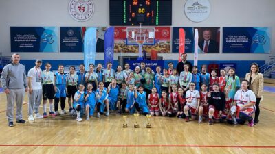 Afyonkarahisar Prof. Dr. Veysel Eroğlu Spor Salonu’nda düzenlenen Okul Sporları