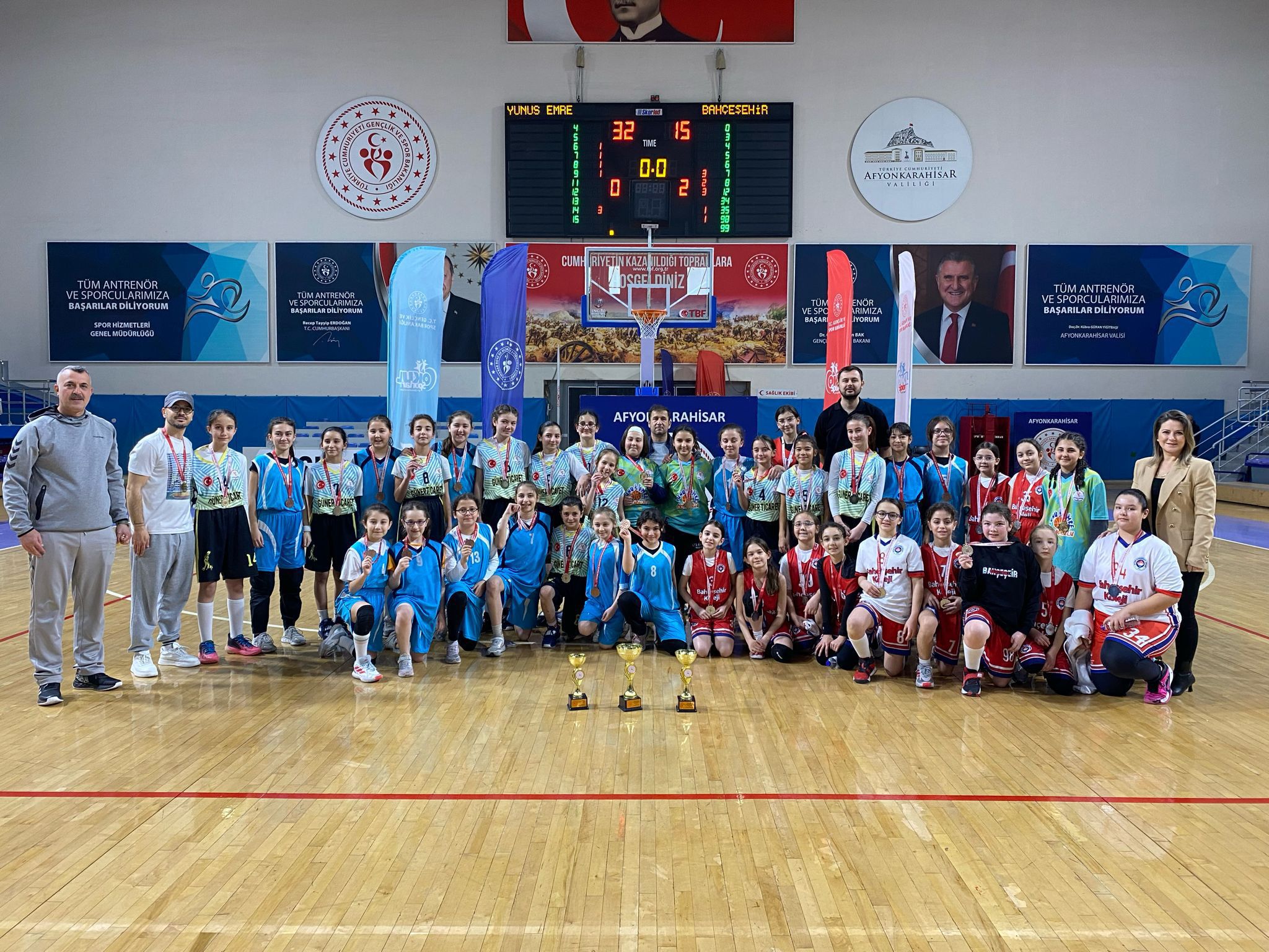 Afyonkarahisar Prof. Dr. Veysel Eroğlu Spor Salonu’nda düzenlenen Okul Sporları