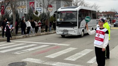 Afyonkarahisar İl Emniyet Müdürlüğü, öğrencilerin okul giriş ve çıkış saatlerinde