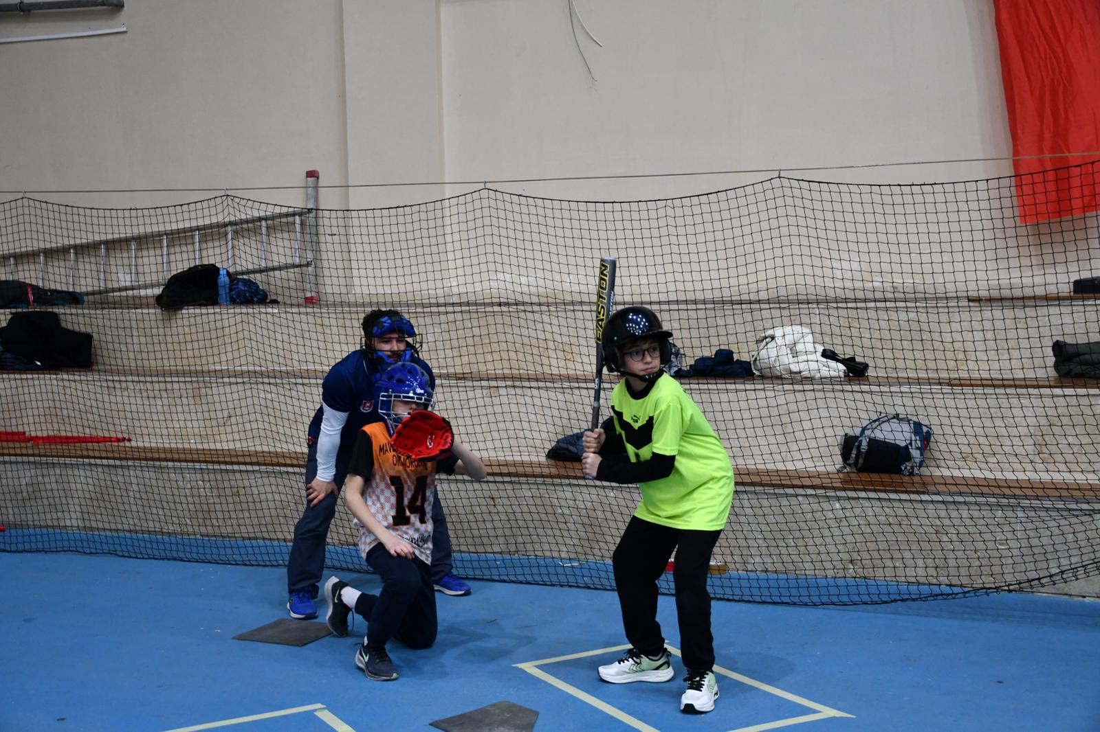 Afyonkarahisar’da düzenlenen Okul Sporları Küçükler ve Yıldızlar Beyzbol Müsabakaları, büyük