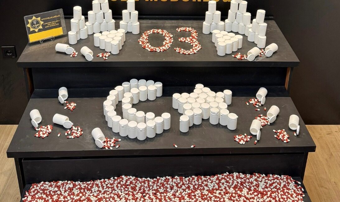 Afyonkarahisar İl Emniyet Müdürlüğü ekiplerince gerçekleştirilen denetimlerde, şehirler arası yolcu