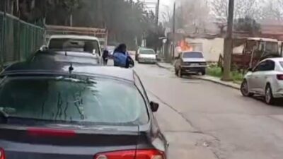 Bursa'nın Karacabey ilçesinde park halindeki otomobilde çıkan yangın paniğe neden