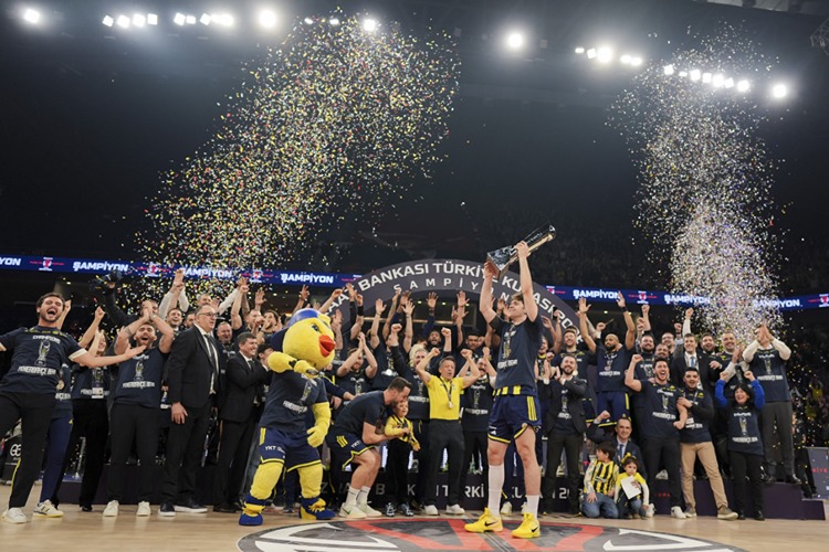 Basketbol Ziraat Bankası Türkiye Kupası finalinde Beşiktaş GAİN'i 91-74 mağlup