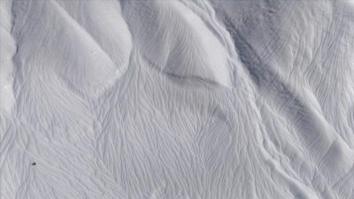 Hakkari'de son günlerde etkili olan şiddetli rüzgarın etkisiyle yüksek kesimlerde