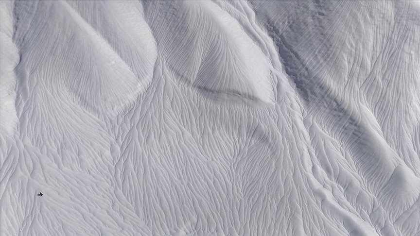 Hakkari'de son günlerde etkili olan şiddetli rüzgarın etkisiyle yüksek kesimlerde