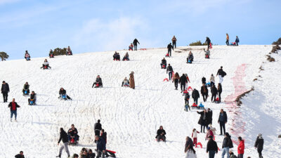 Burdur'un Yeşilova ilçesindeki Salda Kayak Merkezi'ni ziyaret edenler, Salda Gölü
