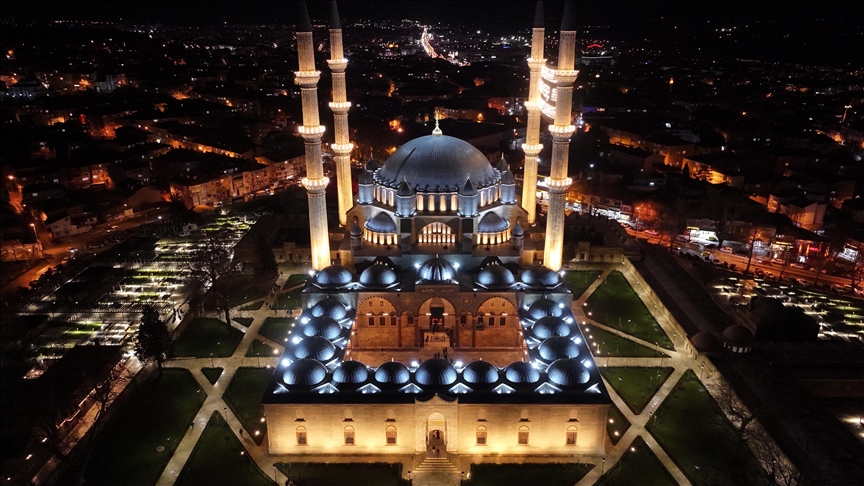 Mimar Sinan'ın "ustalık eserim" dediği Selimiye Camisi, yenilenen aydınlatma sistemiyle