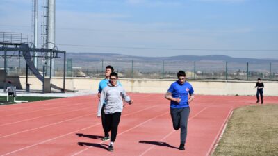 Afyonkarahisar’da düzenlenen Okul Sporları Özel Sporcular Gençler ve Yıldızlar Atletizm