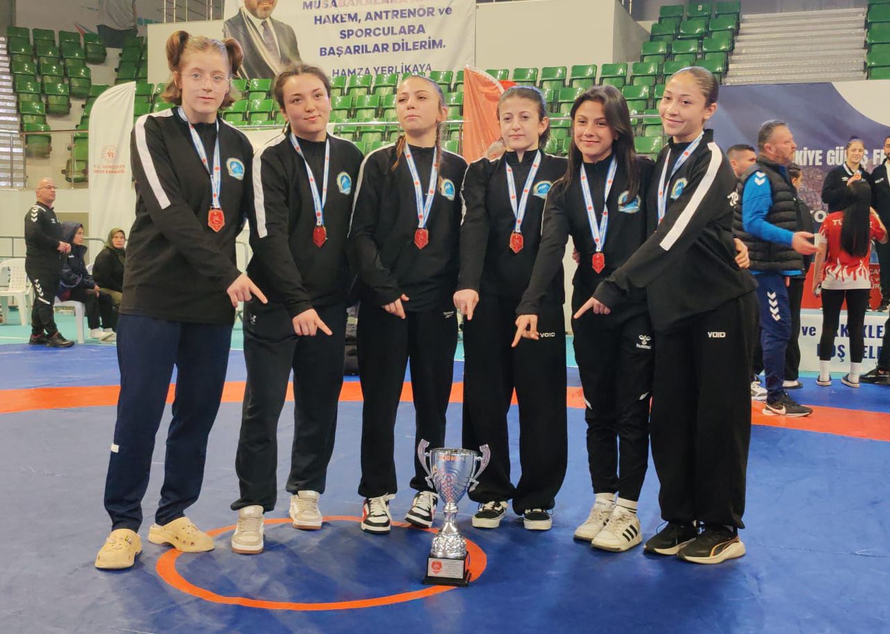 Kocaeli’nin Darıca ilçesinde düzenlenen U17 Türkiye Şampiyonası’nda Taşoluk Belediye Spor