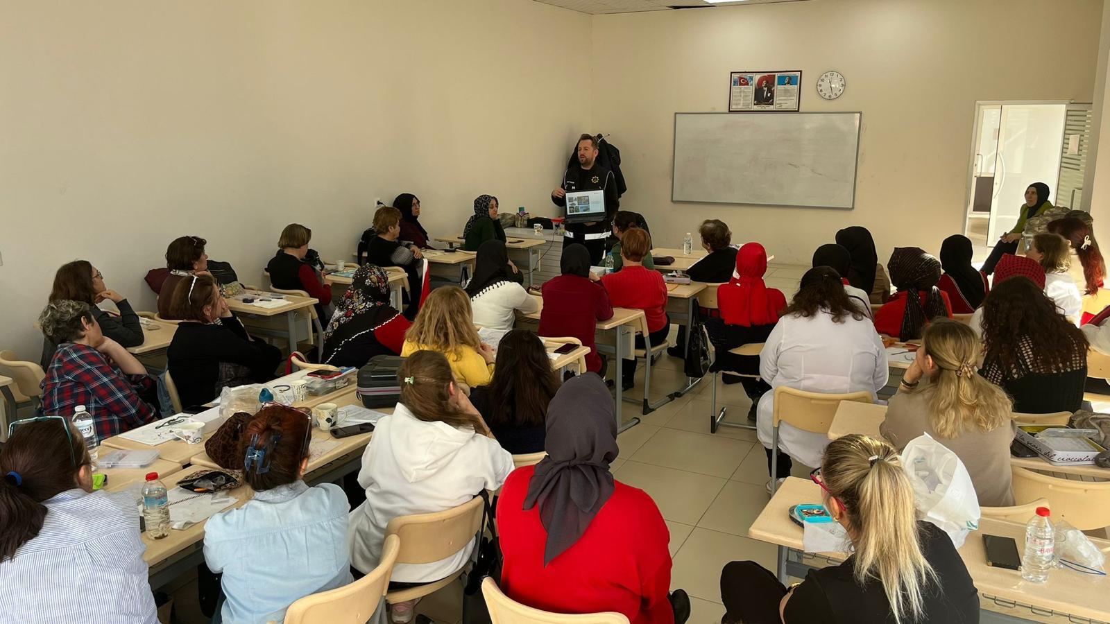 Afyonkarahisar İl Emniyet Müdürlüğü ekipleri, uyuşturucu madde kullanımının önlenmesi ve