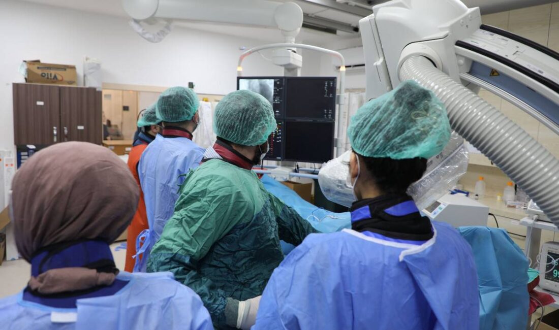 AFSÜ Hastanesi, birçok şehirde yapılamayan kalp pili uygulamaları ile Afyonkarahisar’ın