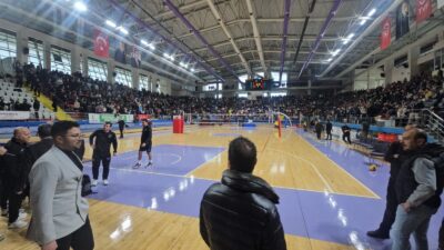 Afyon Belediye Yüntaş ile Ankaragücü kadın voleybol takımları arasında oynanan