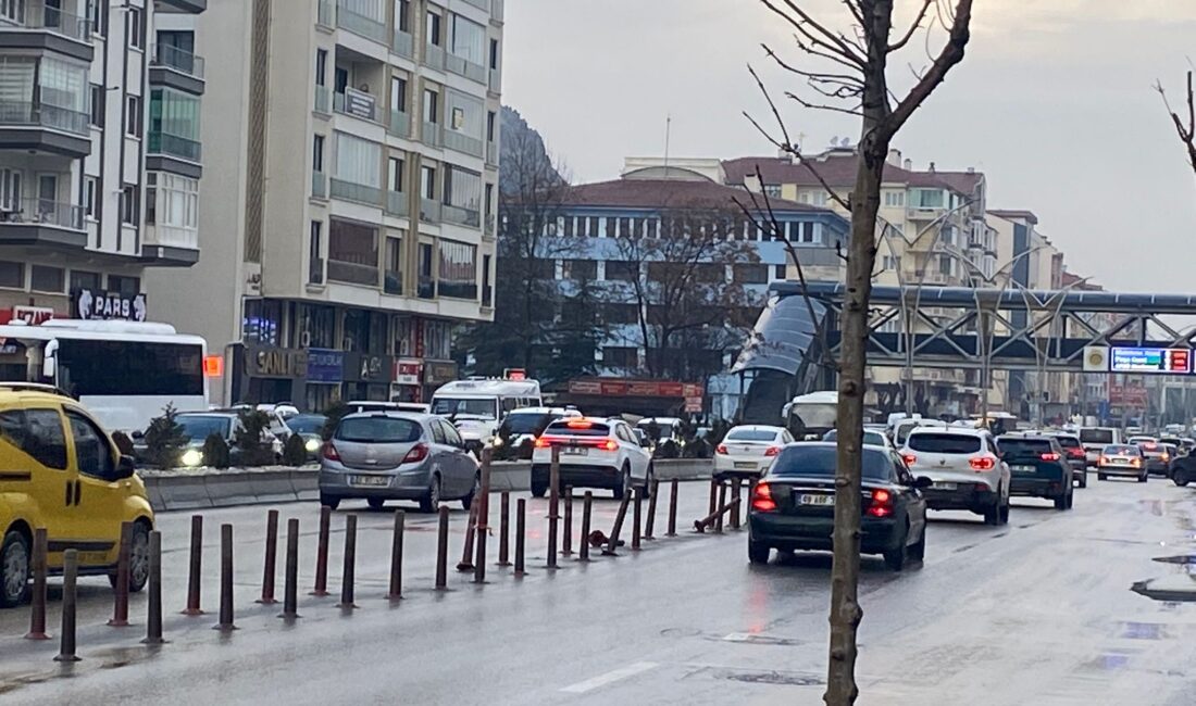 2025-2026 eğitim-öğretim yılının ikinci döneminin başlamasıyla birlikte, Afyonkarahisar sokaklarında hareketlilik