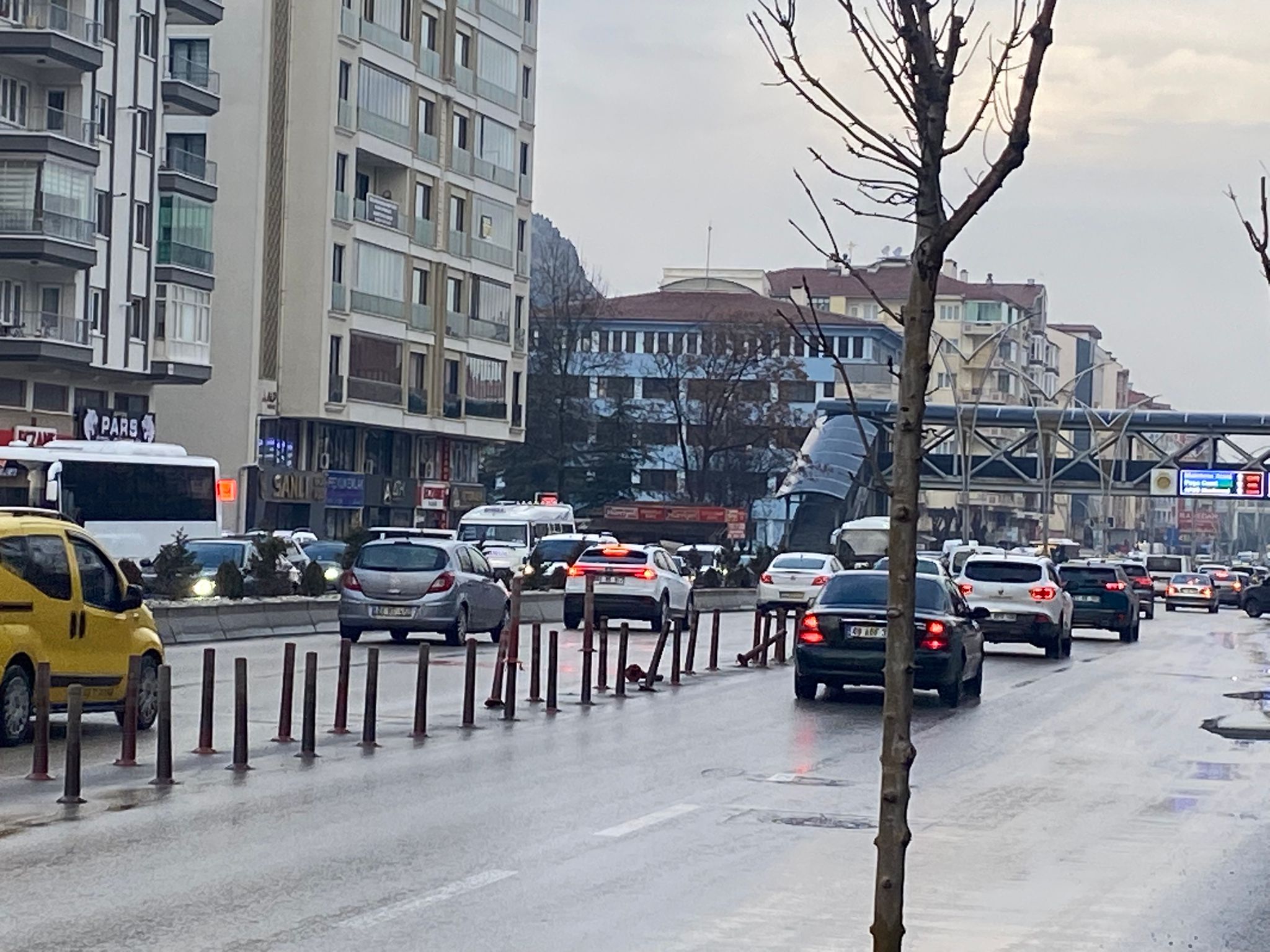 2025-2026 eğitim-öğretim yılının ikinci döneminin başlamasıyla birlikte, Afyonkarahisar sokaklarında hareketlilik