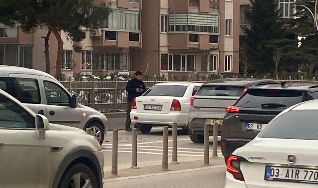 Atatürk Caddesi üzerinde bulunan Rauf Denktaş Alt Geçidi'nde öğle saatlerinde