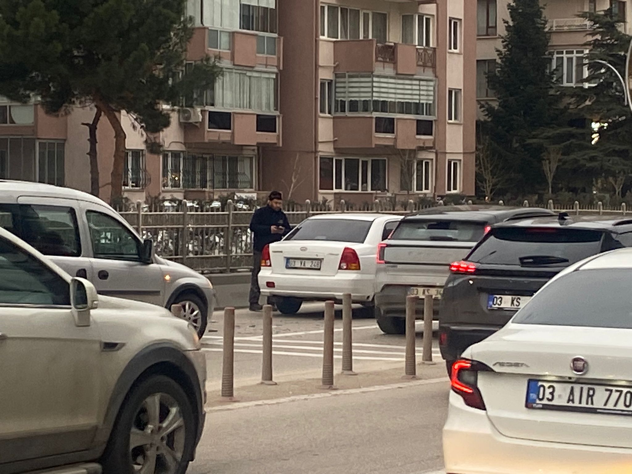 Atatürk Caddesi üzerinde bulunan Rauf Denktaş Alt Geçidi'nde öğle saatlerinde