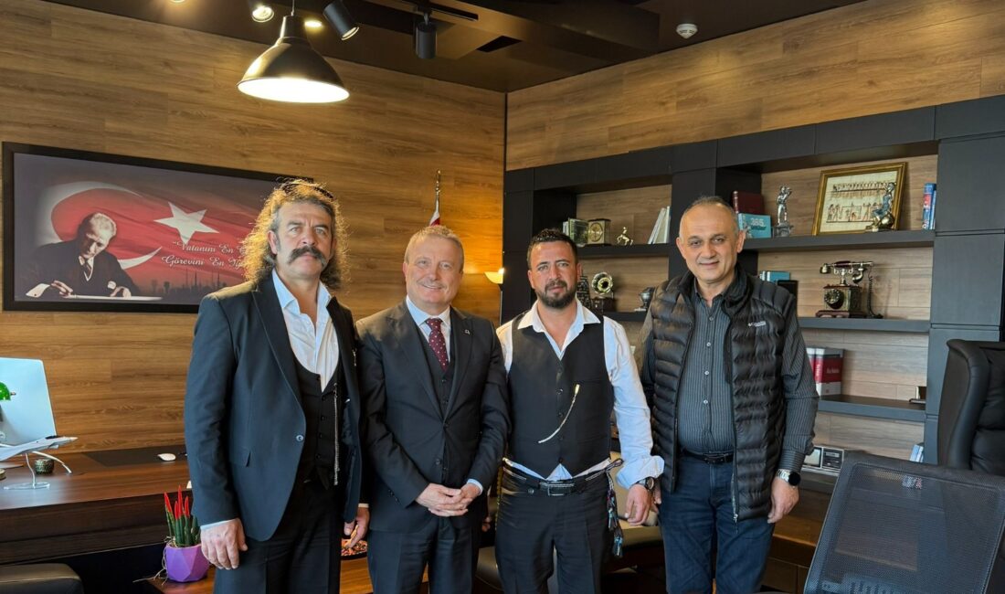 Dr. Mahmut Koçak, sosyal medya dünyasında özgün tarzları ve samimi