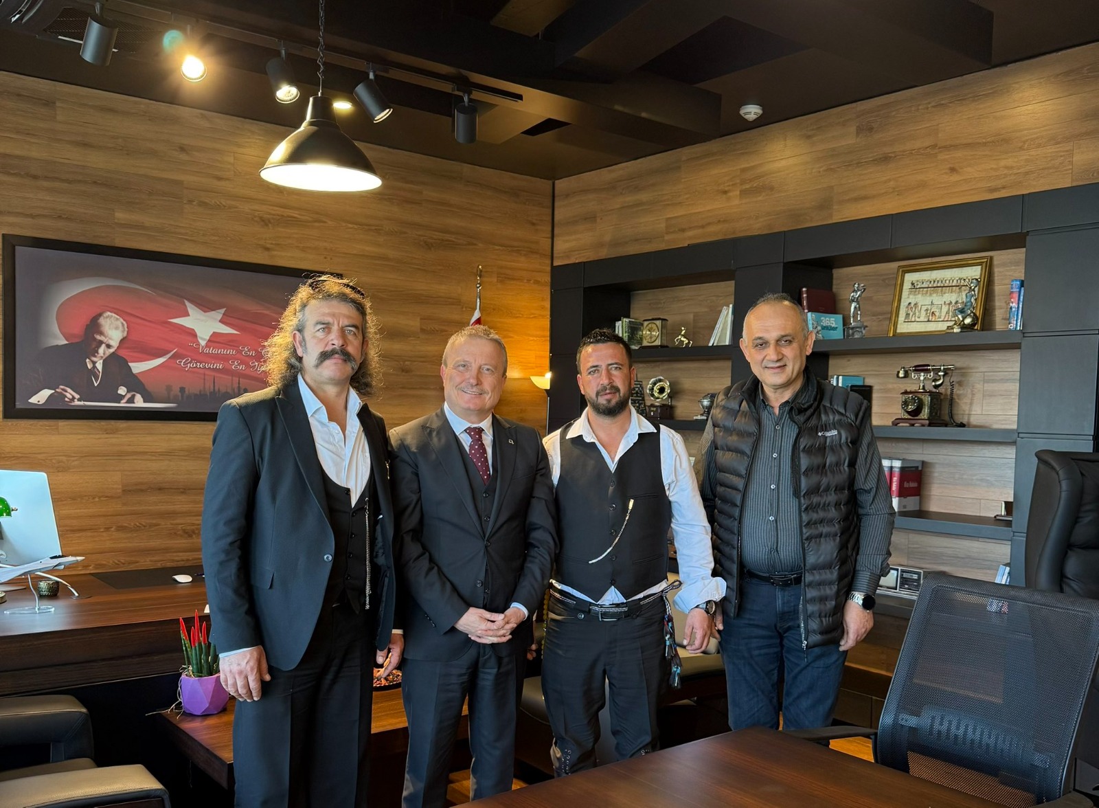 Dr. Mahmut Koçak, sosyal medya dünyasında özgün tarzları ve samimi